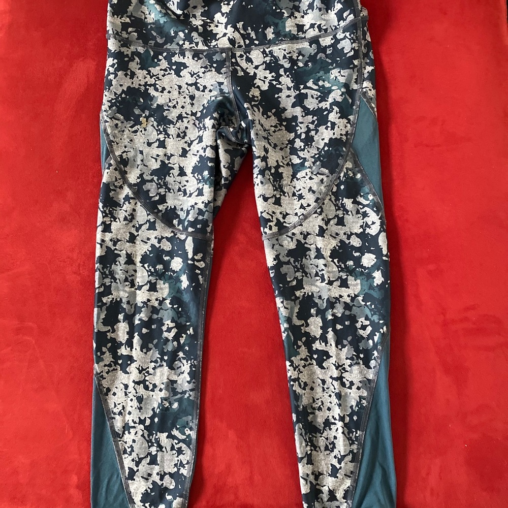 Under Armour blue camo leggings